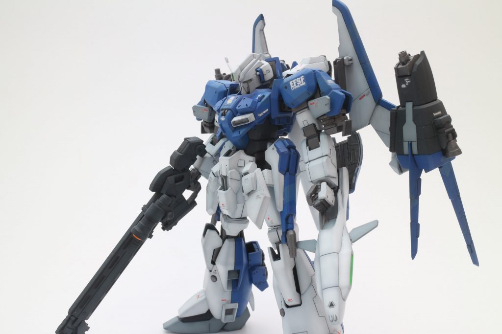 塗装はいつも通り主にアクリジョンを使いました．が，今回はとてつもなくエアブラシが詰まって困りました．青の部分はスプリッター迷彩のイメージです．今後は水性ホビーカラーへの乗り換えを検討中です．．．