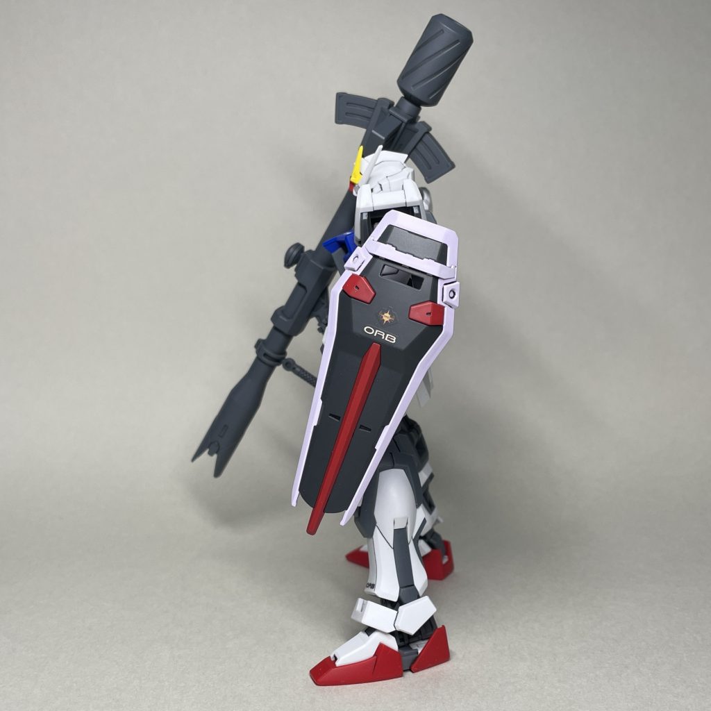 よこ　シールドはPS装甲ではないようなので、通常のストライクルージュの塗り分けで塗装。