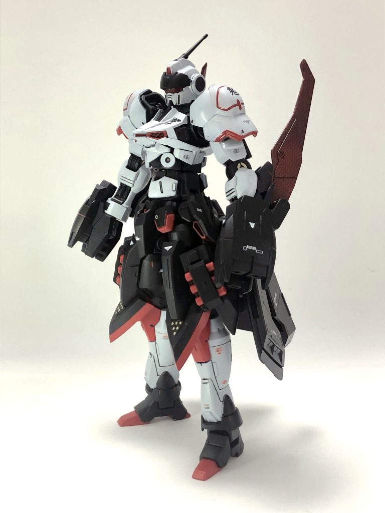 正面UPいろいろな世界線のガンプラや30MS、境界戦機のキットを使用しつつも、違和感のないように何度も試行錯誤し、パーツ同士の組み合わせやディテール、全体のバランス等を確認しながら制作しました。