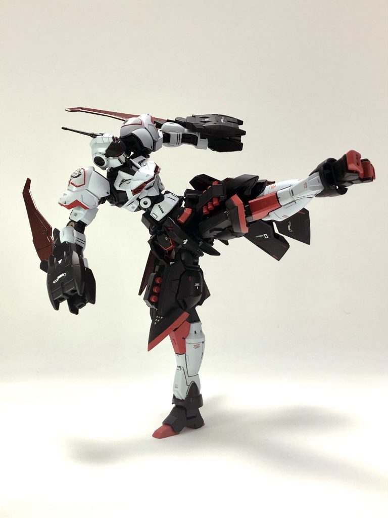 ロードアストレイΩとべギルベウを使用したおかげで可動域が格段にUPしてます。スタンド無しでもこんなポーズまでできます。