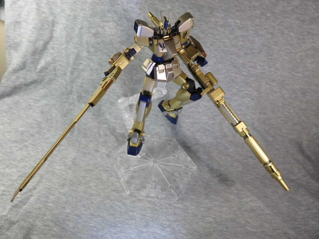 光のあて具合で色が変わります