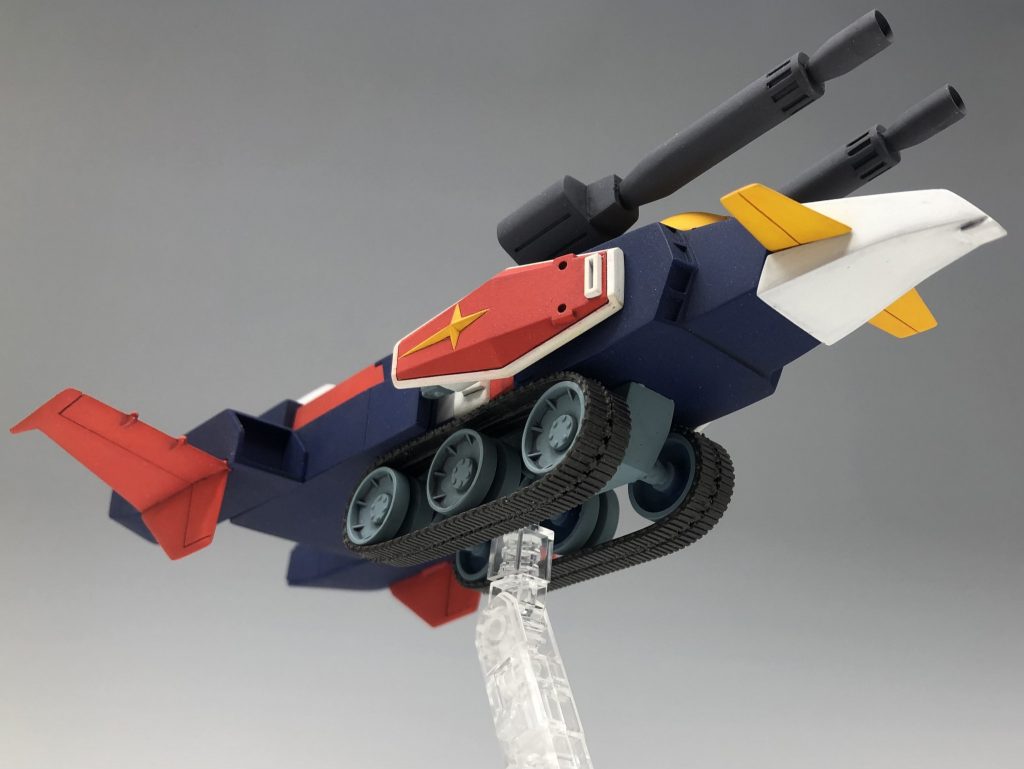 Gアーマーを下から見た状態キャタピラユニットに穴を空けてアクションベースに対応させました。