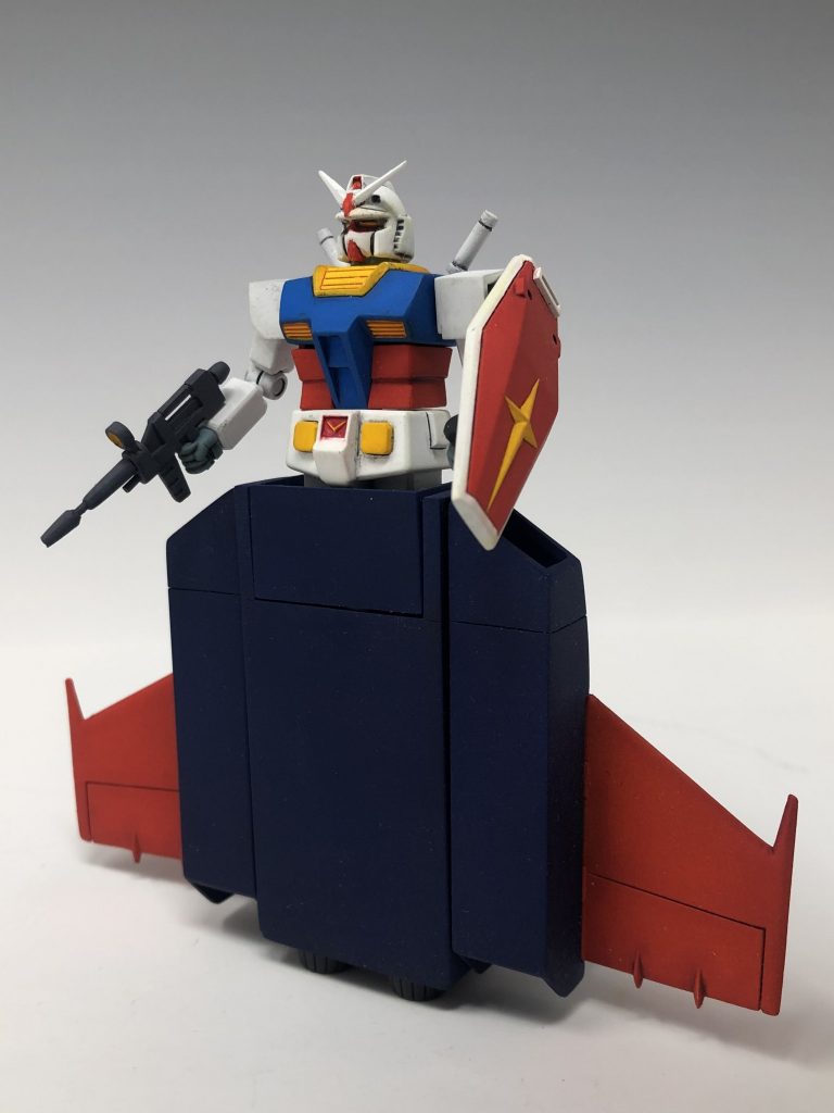 ガンダムスカイ(ガンダムMA)形態です。ザクレロ(1/250)さんと並べられるように色々と手を加えました。腕やビームライフルやビームサーベルだけでなく、シールドマウンタを2種類作ったり、V字アンテナをプラ材で作り直したりしました。