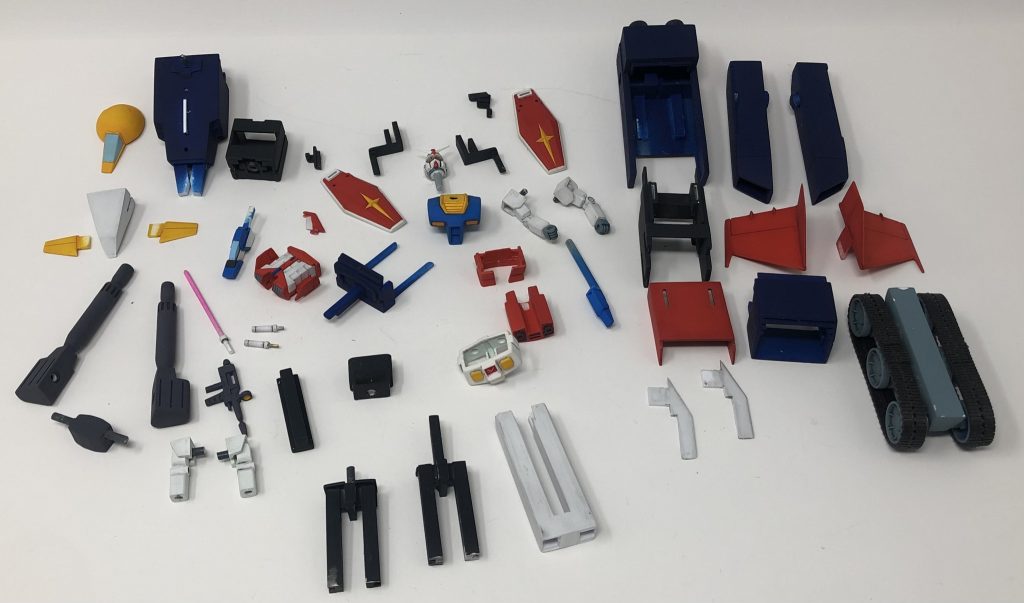 各パーツを並べてみました。塗装後に組み立てられるように、また各形態でしっかりと接続できるようにって事で作った内部フレームやらマウンターやらが色々あるのが分かるかと思います。他にもここでは紹介しきれなかった製作途中の画像や沢山の完成画像等は「なにとぞ」にて公開してありますので、興味があればどうぞ。