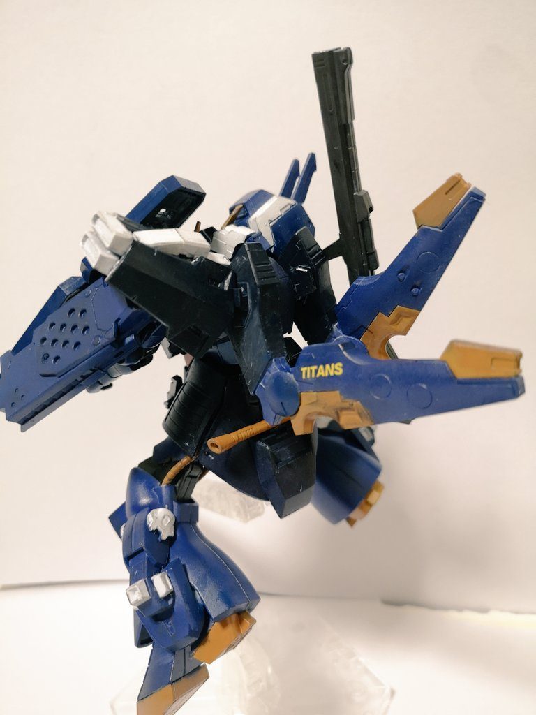 武装は変更せずに好き勝手に手を加えられたので背中にもティターンズアピールさせてます。