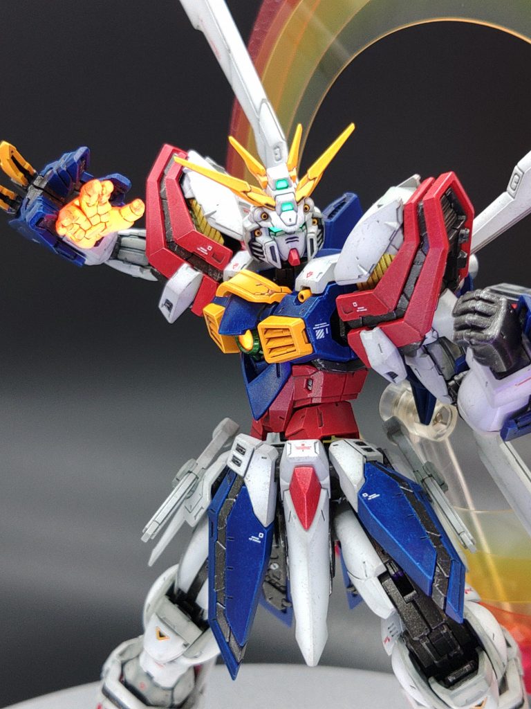 ゴッドフィンガーは蛍光塗料で再現。