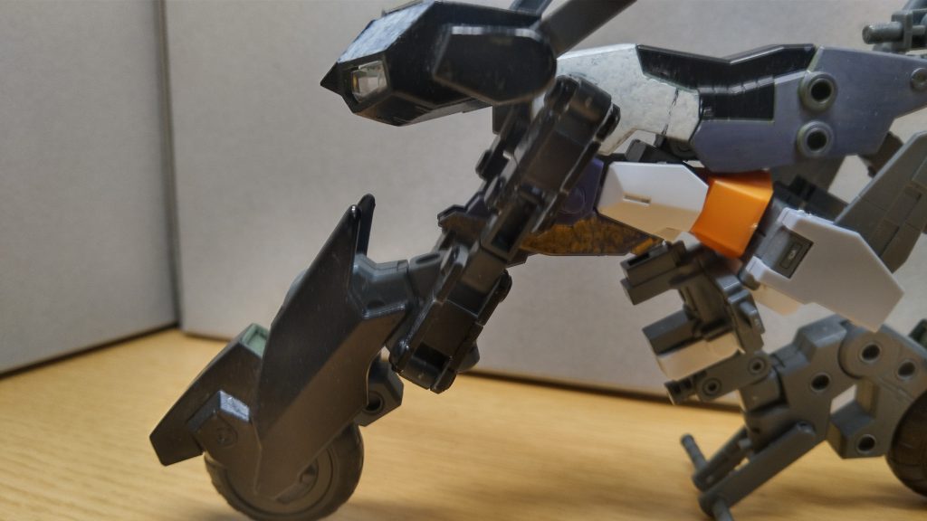 前輪部分をバイクっぽい連結をした。意外とそれっぽくなってる