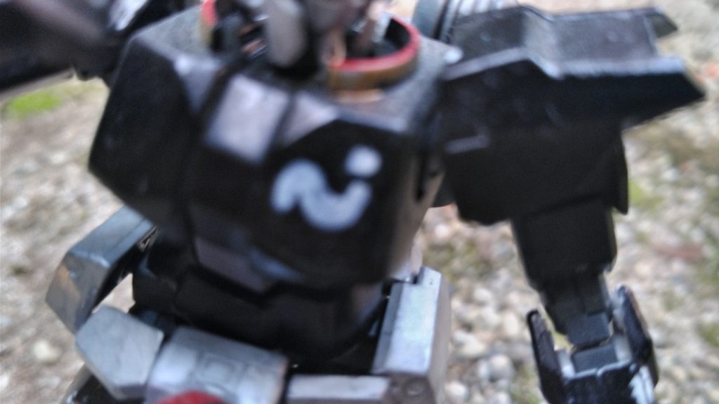 胸にある特徴的なマークも手書きでしっかり再現