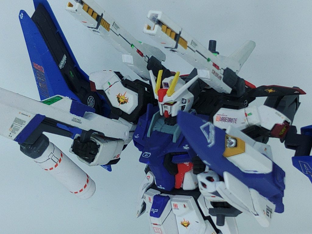 と言うわけでストライクMk-Ⅱでした。コズミック・イラでのガンダムMk-Ⅱポジションです。Mk-Ⅱポジションでどうやってスーパーガンダム要素を出そうかとしたらこんな感じになりました。前々回のアドバンスドストライクとは元ネタのMk-Ⅱとヘイズルみたいなライバル関係を意識して作りました。