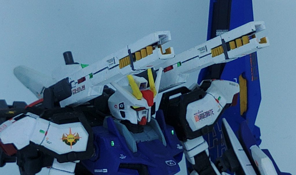 150㎜レールガンIWSPに装備されていたものの、大口径化したもので銃身上部にあった高精度照準センサーも小型されている。