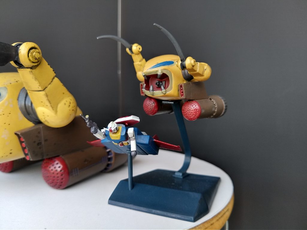 1/550ザクレロ、Bパーツ付きガンダム(Gスカイかな?)も付属。台座も付いてるのが嬉しい😊