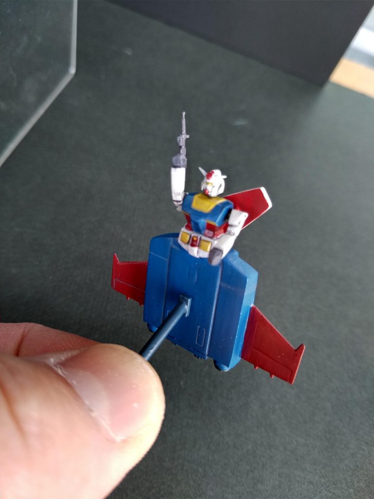 チビガンダム。塗るの大変でした💦シールド裏はアニメっぽく赤く塗りました。