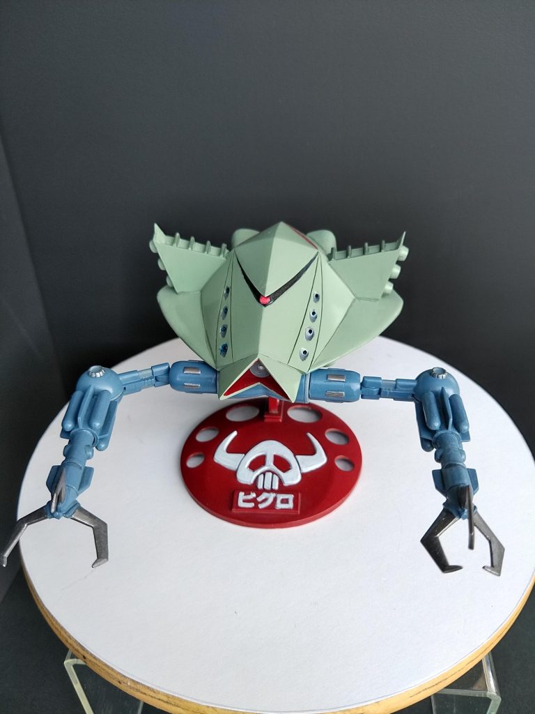 上から。髑髏マークの台座がイカしてますね✨