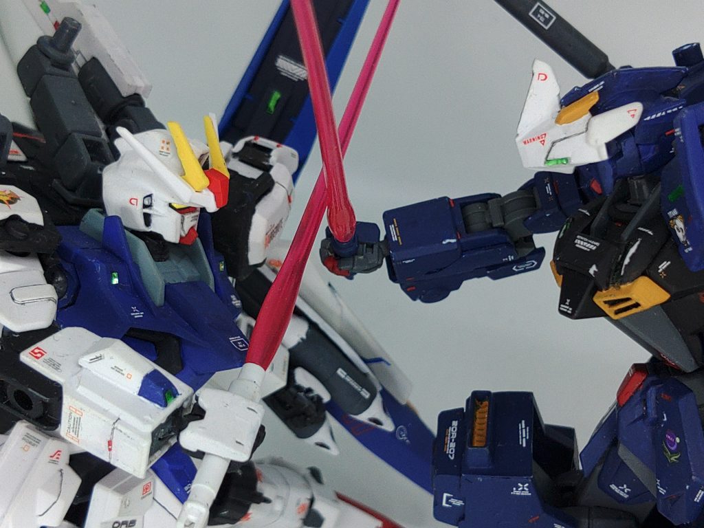 少し前に投稿したアドバンスドストライクとは、登場時期、開発コンセプトは一緒で開発した軍が違うライバル機となっております。どちらの機体も当時の最新量産型を上回るスペックをしています。