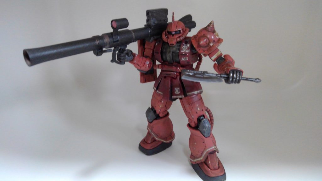 取説の写真を真似てみました。バズーカも外せない武装ですね。