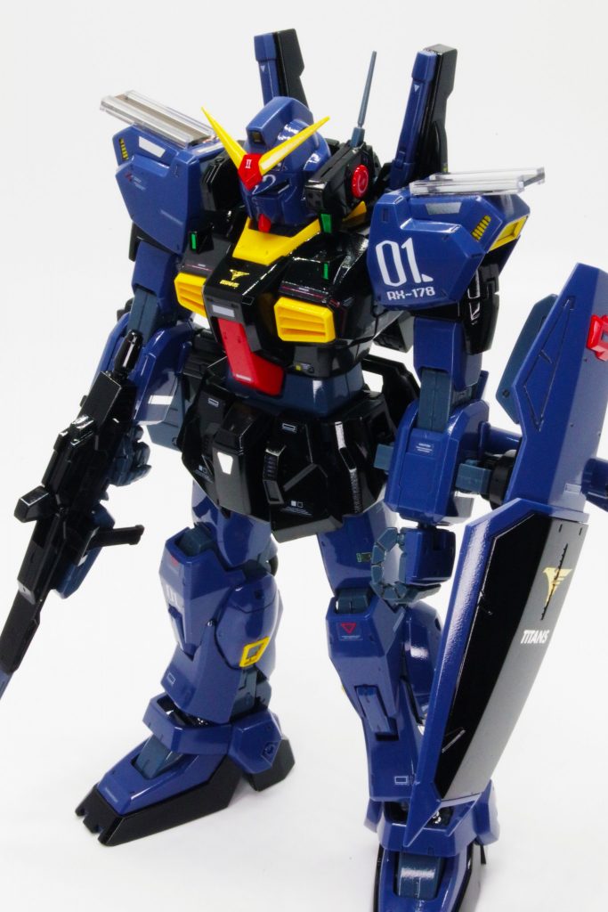 ん～…カッコいいガンダムだ（笑）素組で終わらせる予定でしたが…デカールも貼ったのでせっかくのグロス仕上げには艶有りコートでお手軽に済ませてます。