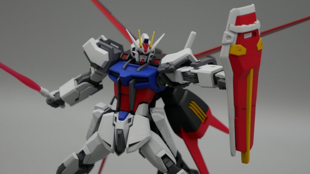 ローエングリンを防いでるっぽいポーズ。腕との装着パーツは磁石を仕込んで軸のでっぱりを極力なくして違和感のないようにしました。実はシールドもミキシングしてます。というより既存のキットをほぼ弄る必要なしで色分割できるようになってるのすごいと思う。