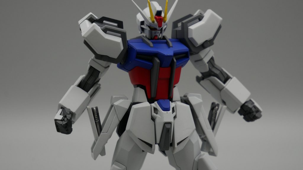 アーマーシュナイダー展開。ストライク本体で一番苦労したのは胴体、腰、股関節の接続。EGとHGCEは各部の接続方法が違うので良いとこどりするときにすり合わせが大変でした。