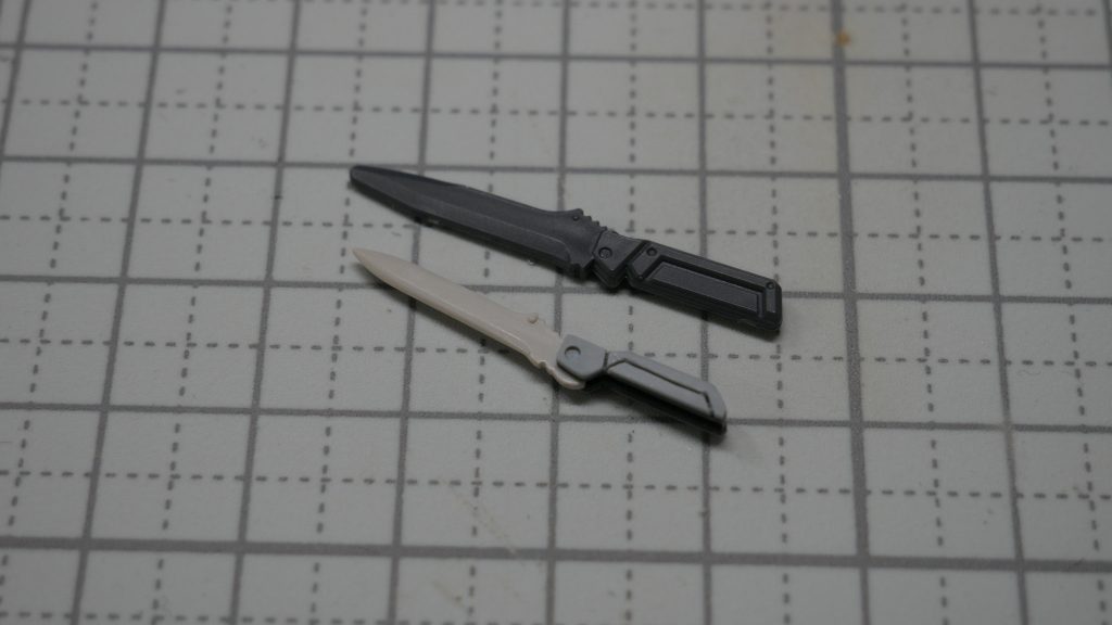 アーマーシュナイダー。上の写真にちらっと写ってましたが、グリップを作り直してHGCEでも持てるよう厚みを調整しモールドを掘りました。