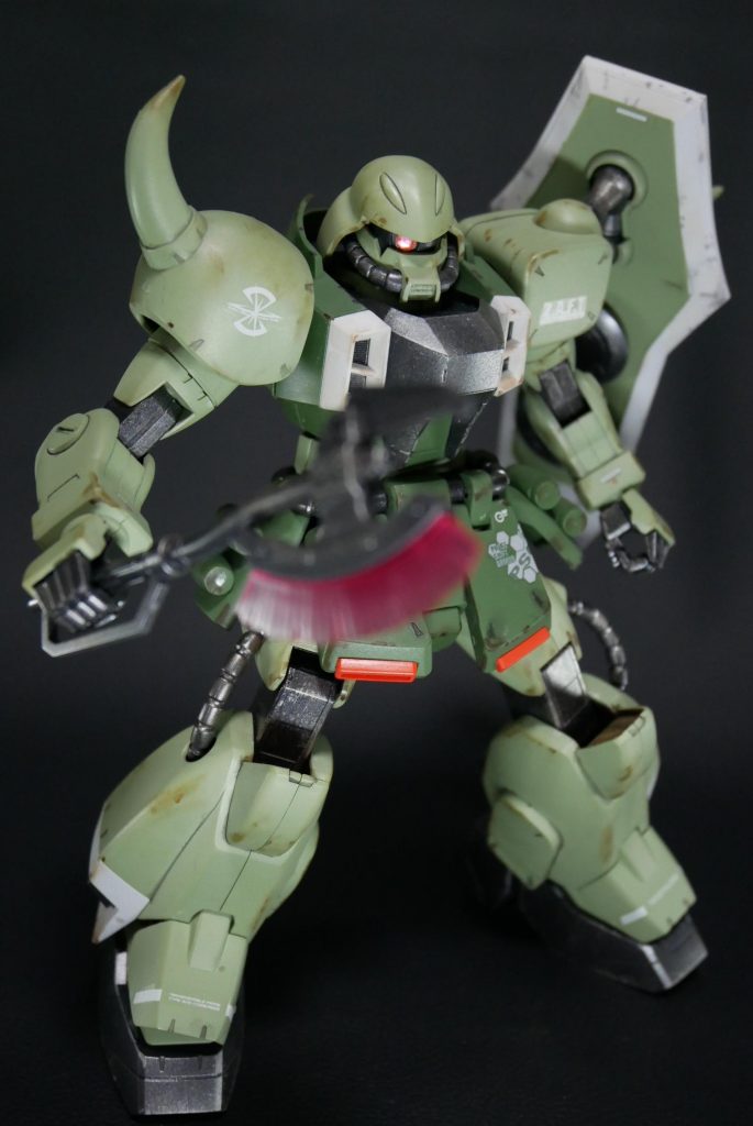 以上、ザクウォーリアでした。古いキットで可動範囲も狭いですが、プロポーションは良く、我ながらめずらしく丁寧に塗装・ウェザリングしたとは思います。10年前にこのキットでモノアイをHアイズで加工で大失敗をし、なきなき破棄した経緯があり、今回リベンジ作品でもある思い入れの強いキットです。気に入ってもらえれば幸いです。最後までご鑑賞ありがとうございました。