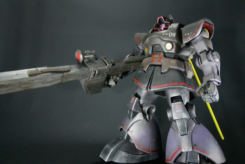 宇宙では、巨大なビームバズーカーを装備して頑張っていましたが、連邦の白い悪魔にはなすすべもなく、やられまくってました。キット自体は1999年発売とはいえ、プロポーションなど問題なく素直にカッチョイイです。