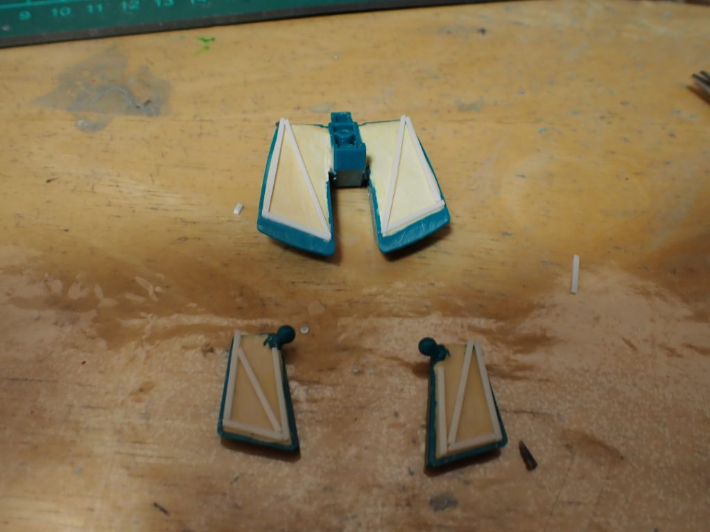 肉抜き穴埋めてその上にプラ棒を配置