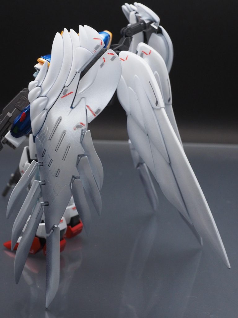 バックショット。ウイングは初めてのグラデーション塗装にチャレンジしました。