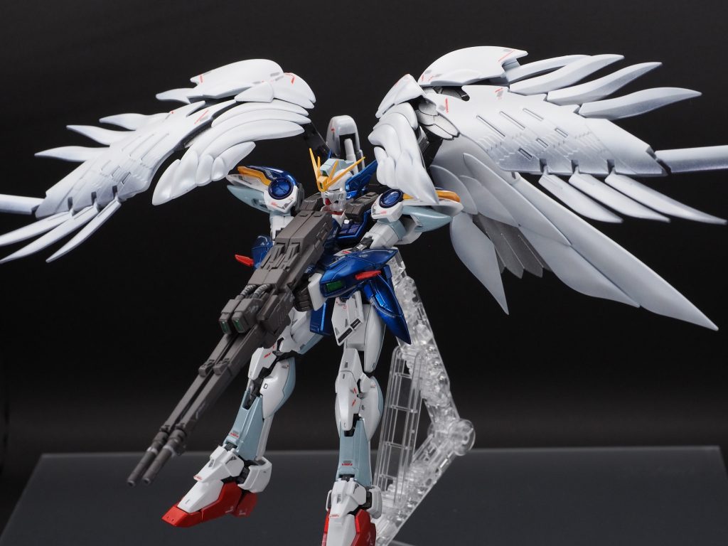 開翼!(バサァ)。内部の羽はシルバーのままにしています。この辺でメカっぽさをちょっとアピールしています。