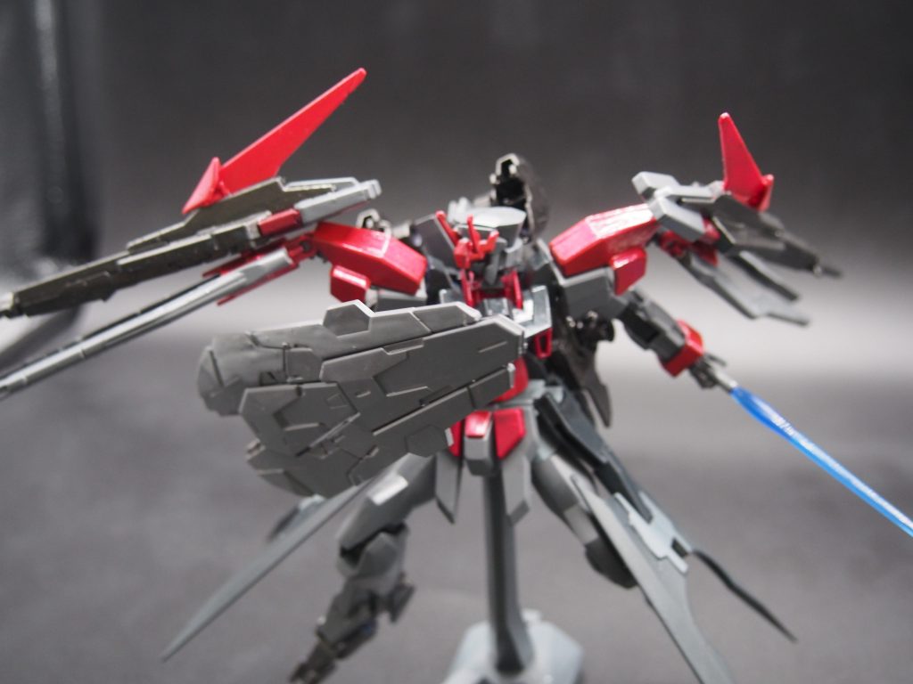 ガンダムルブリスのコンポジットシールドも搭載ガンビットとなりオールレンジ攻撃も可能