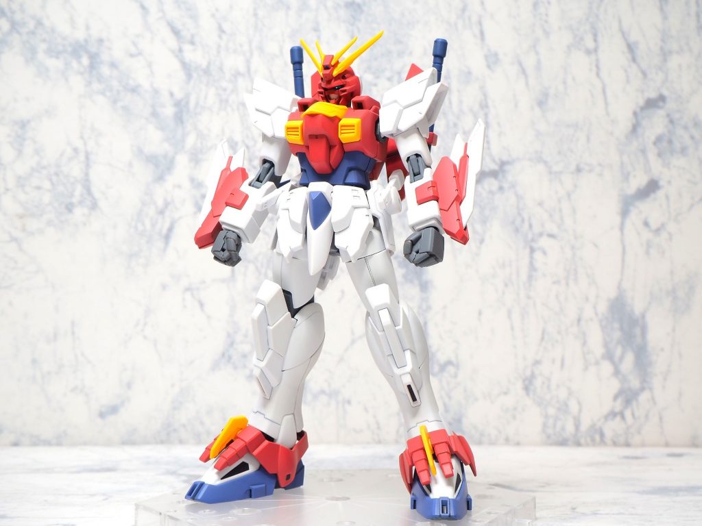 普通のブレイジングガンダムにも戻せます。違うのは肩とバックパック