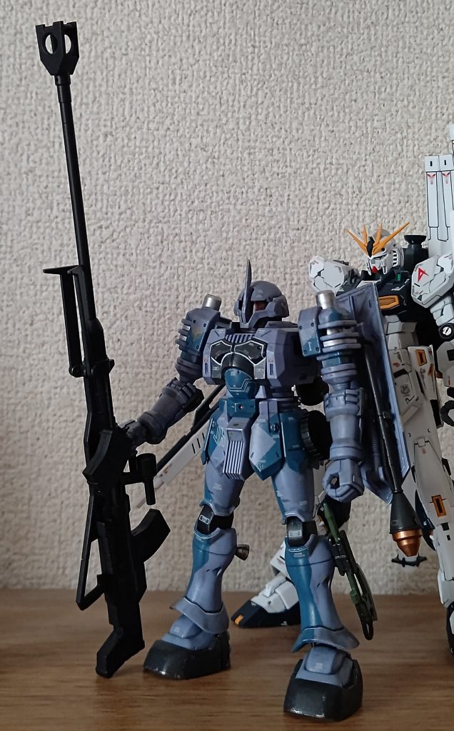 夜明けのヅダ。左脚の迷彩パターンが逆なのはオリジナルではなく、単に間違っただけです。