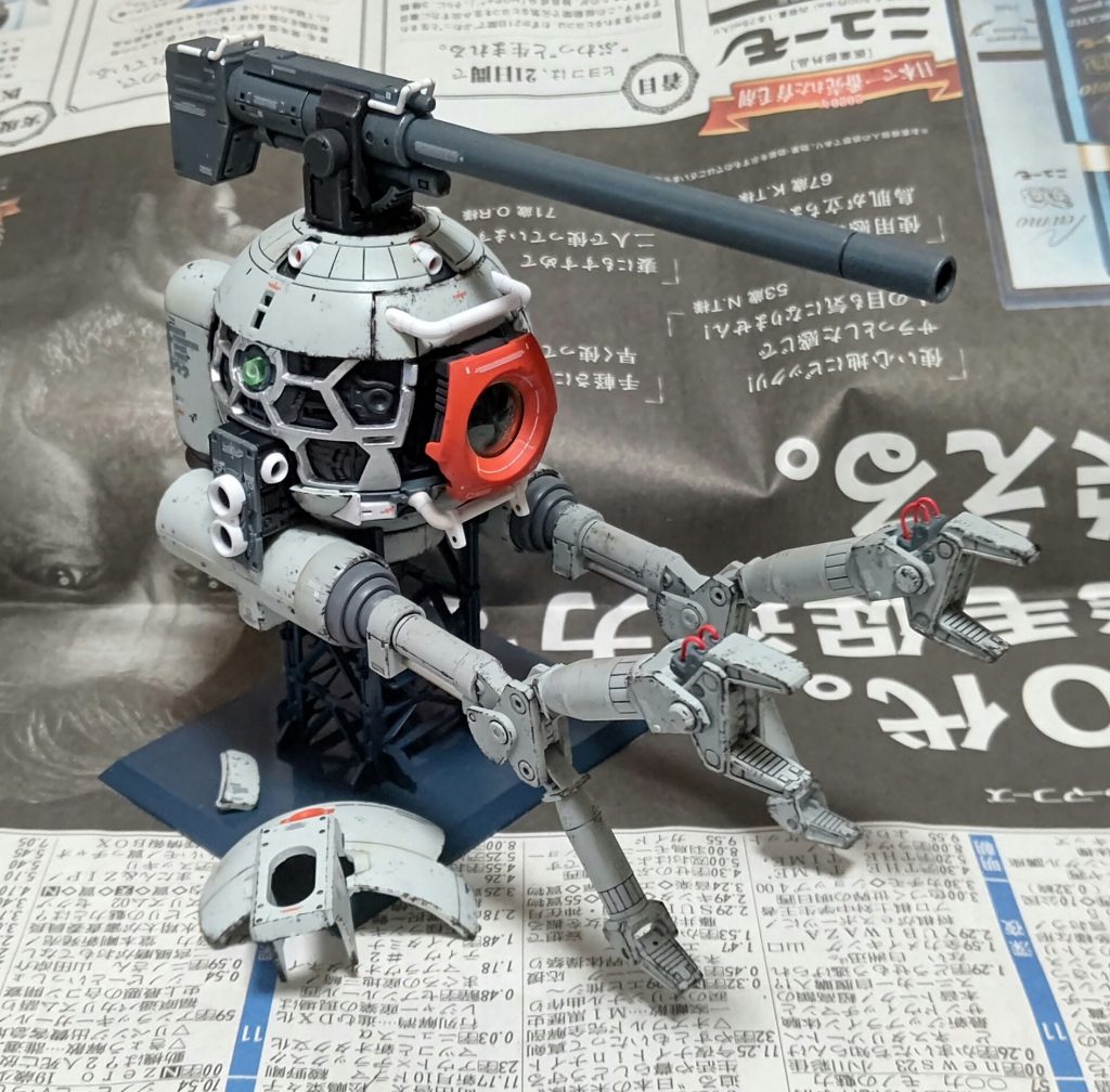 内部のフレームのみ筆塗り。白のパーツは肉眼だとけっこう汚れているのですが、写真だと驚きの白さ。チタンシルバーあたりで塗るといい感じになったかも。