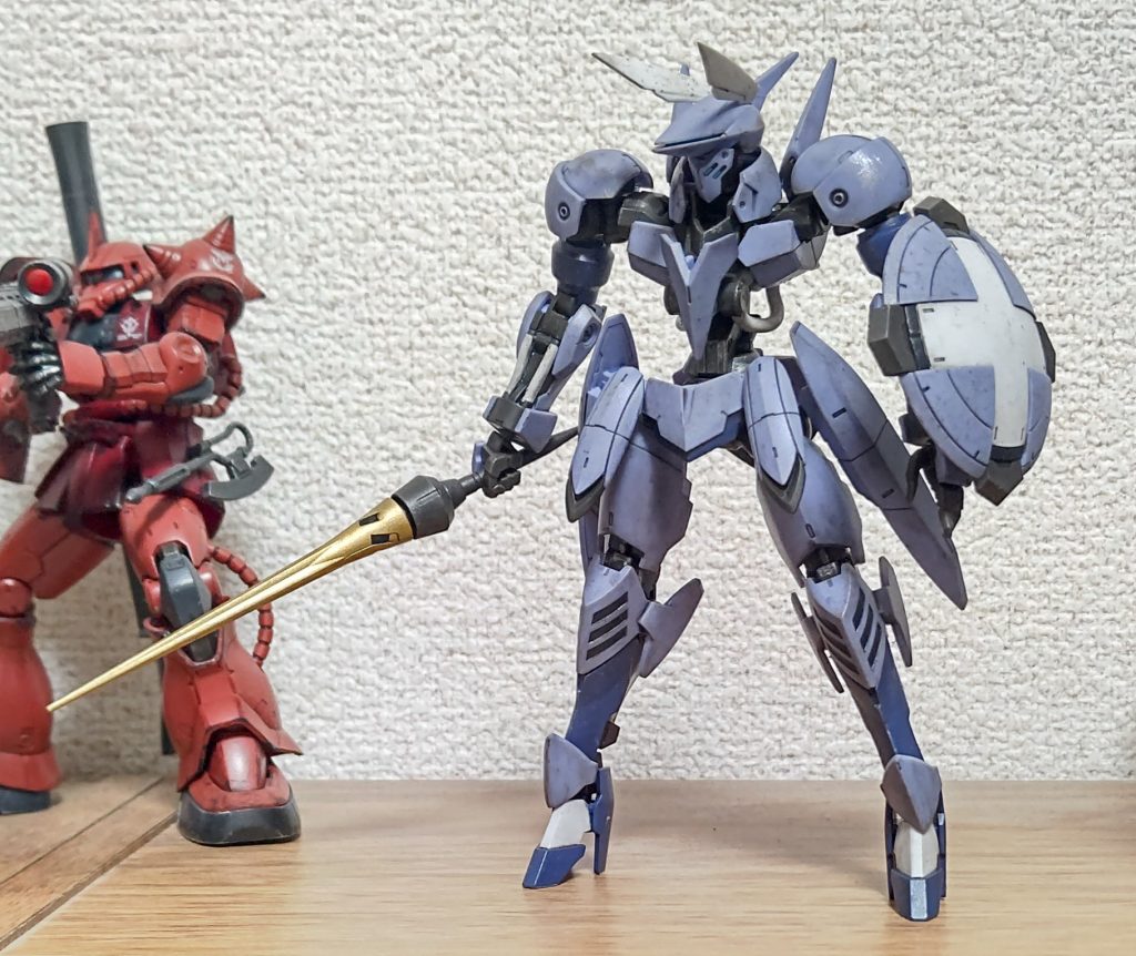 オシャレは足元から。ハイヒールは直立に近い姿勢のほうが立たせるのに難儀しますね。