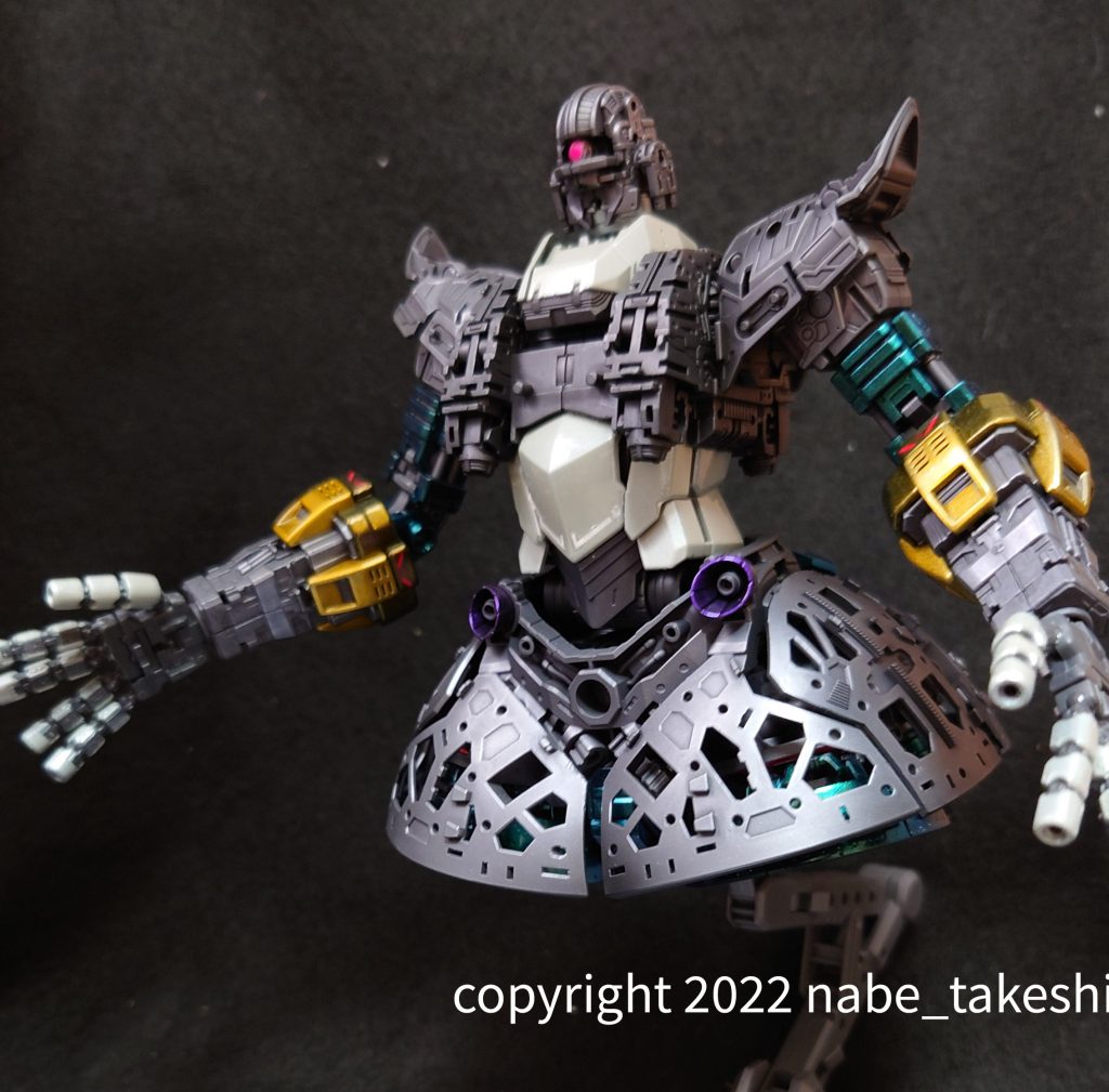 フレームですメタルカラーアイアン塗装と綿棒磨きで鋼鉄感が出てくれたかなと思います