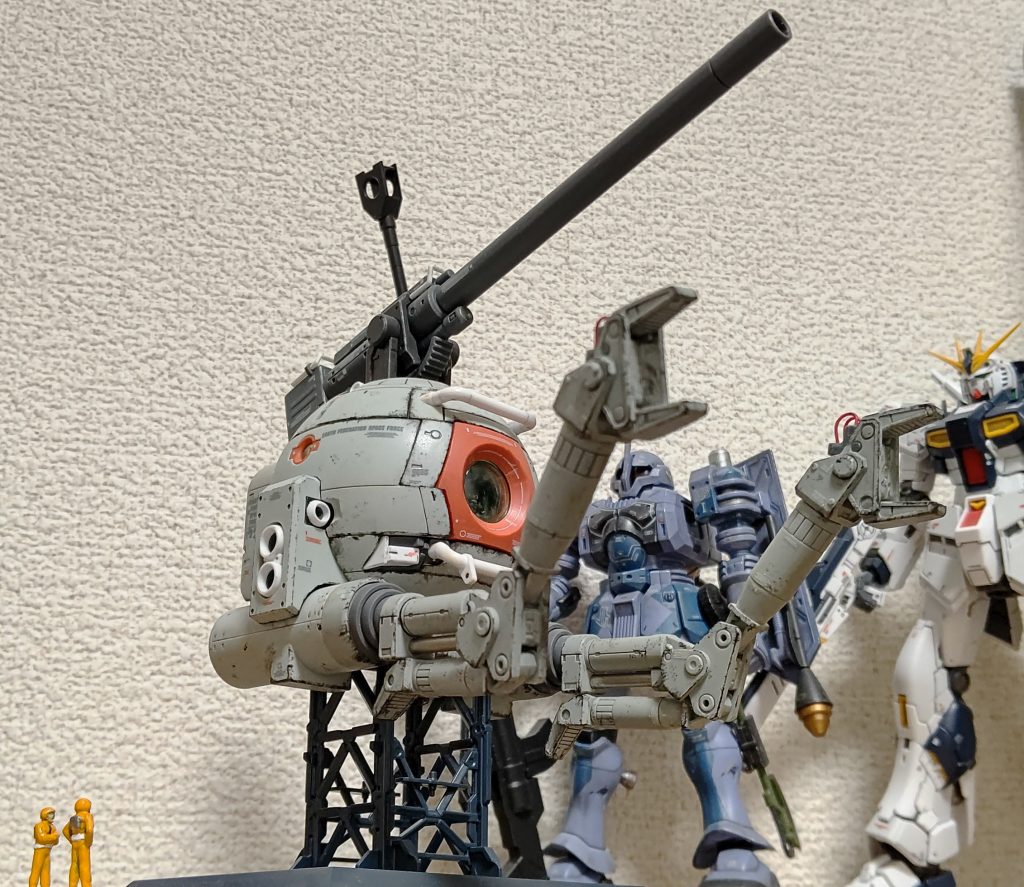 整備員は立ってくれません。テープで貼り付けてます。