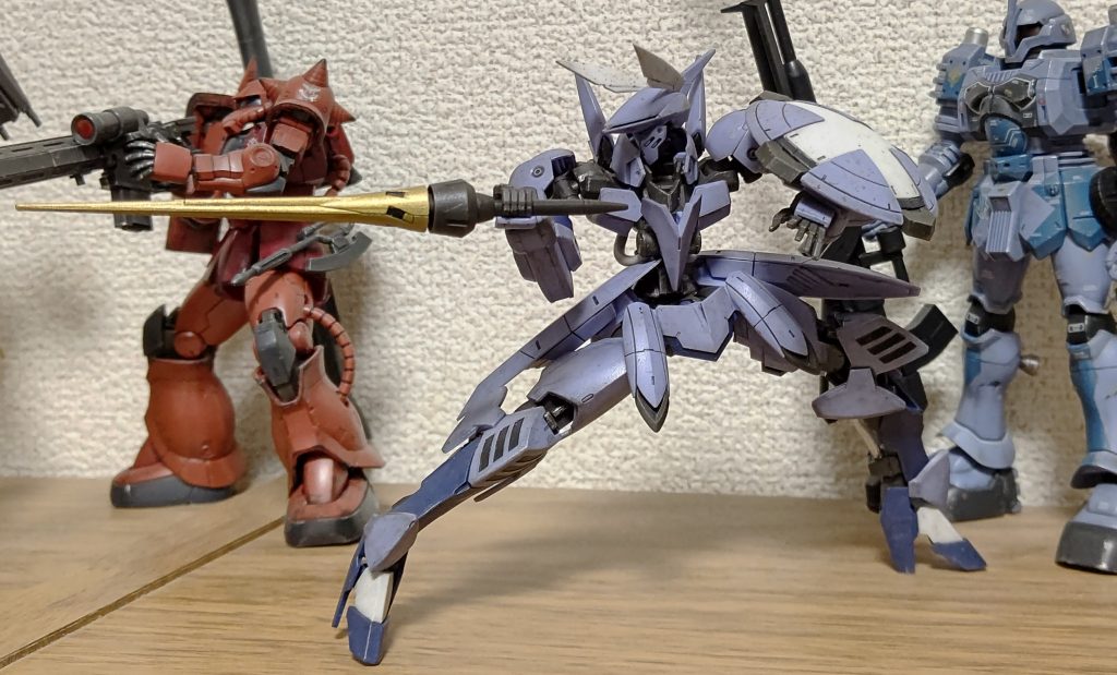 正面から。ウサ耳アンテナはランナーのタグを継ぎ足して尖らせました。