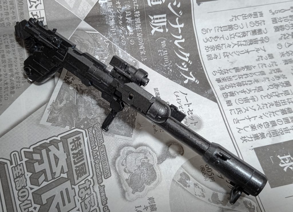 このバズーカの造形がカッコいいです。ガンメタルを筆塗りすると独特のゴツさが出る気がします。