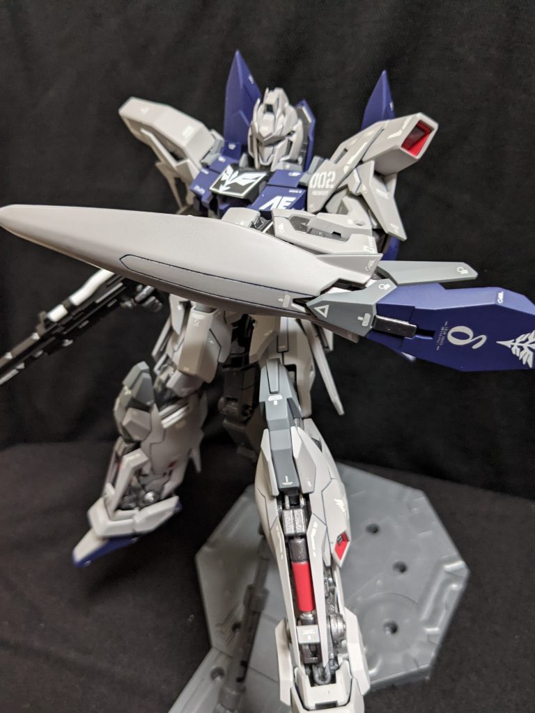 失敗作にはガンダムもどきで十分とでも？