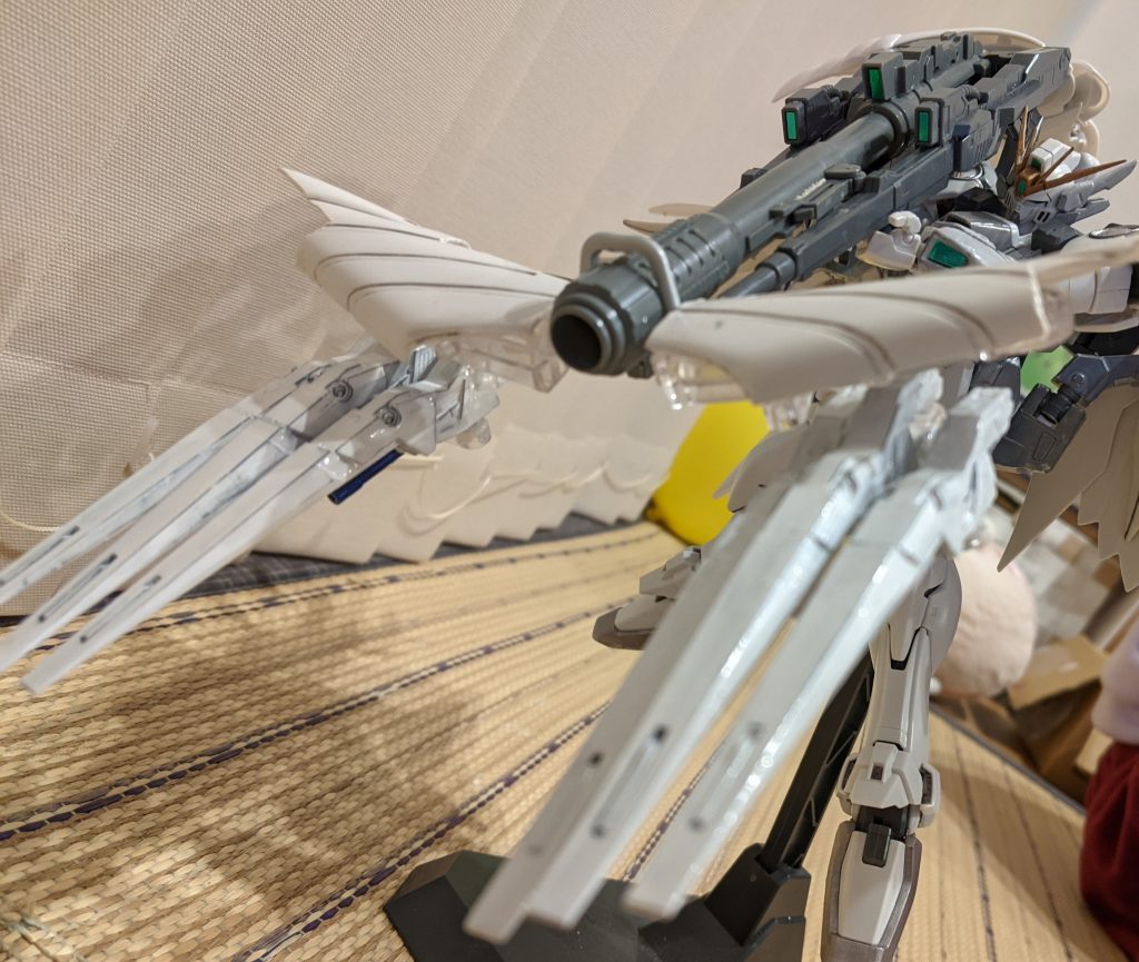 ついでに、6本の矢をこんな感じで全部同時乗せもできます。7本目のイメージができる前だったので、こんな感じですが、上記のように本来銃身の上に接続するため、金(ゴルド)を含めた7本同時装着も可能。