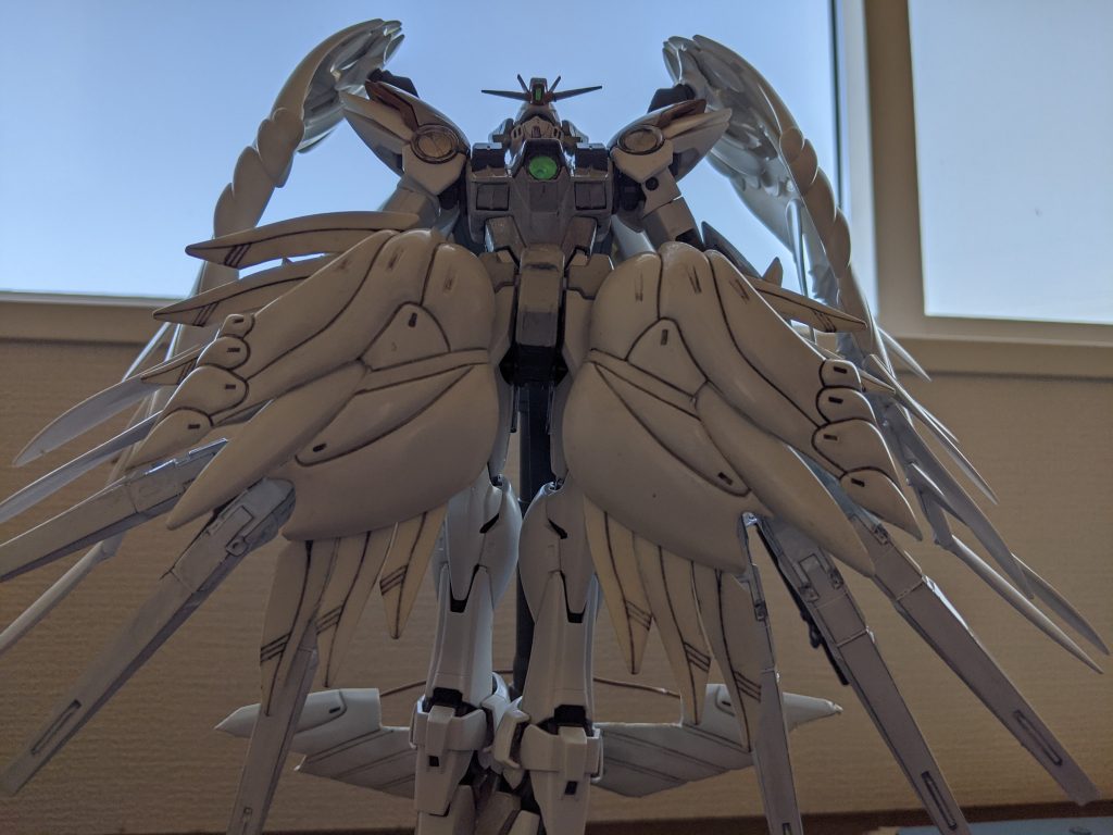 プレリュードで見られた防御形態「モードロンド」セラフィムユニットを旧ゼロカスのウイング接続ユニットごと使用しているから、結構フレキシブルに動かすことができて楽しい。