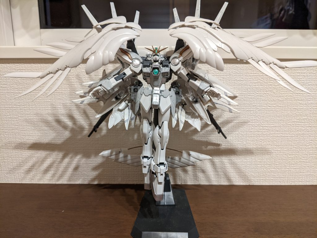 同様に「モードアンセム」アクションベースのアームを使用してツバークの矢を接続しているため、この形態をとっても矢が他の羽根に干渉することなく、意外と様になりました。