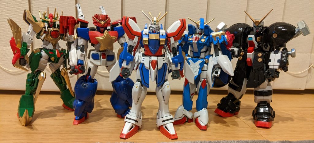 と、いうわけで、なんちゃって超級版新生シャッフル4機完成。以前作ったHG1/144ゴッドガンダムと並べて。ゴッド作った時になんかでかくね?って思いましたが、今回はHGベースで作ったので、5機並べても違和感無いのが良かった。個々に作っていて不安もありましたが、こうして並べてみると意外と満足(笑)あえて言えばボルトクラッシュもう少し大きくできれば良かった…。と、いうわけで以上でシャッフル同盟完了です。次回はFrozenTeardropのものにチャレンジです!