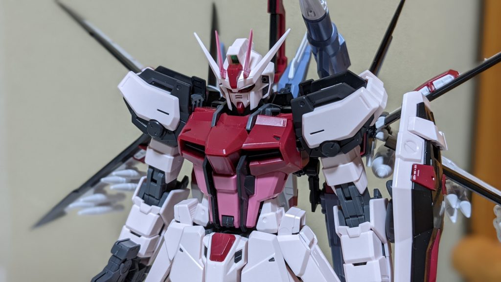 この色でもいいかなと思ったんですが出来たタイミングでメタルビルドのルージュが予約開始になったのでMGはストライクカラーに変更
