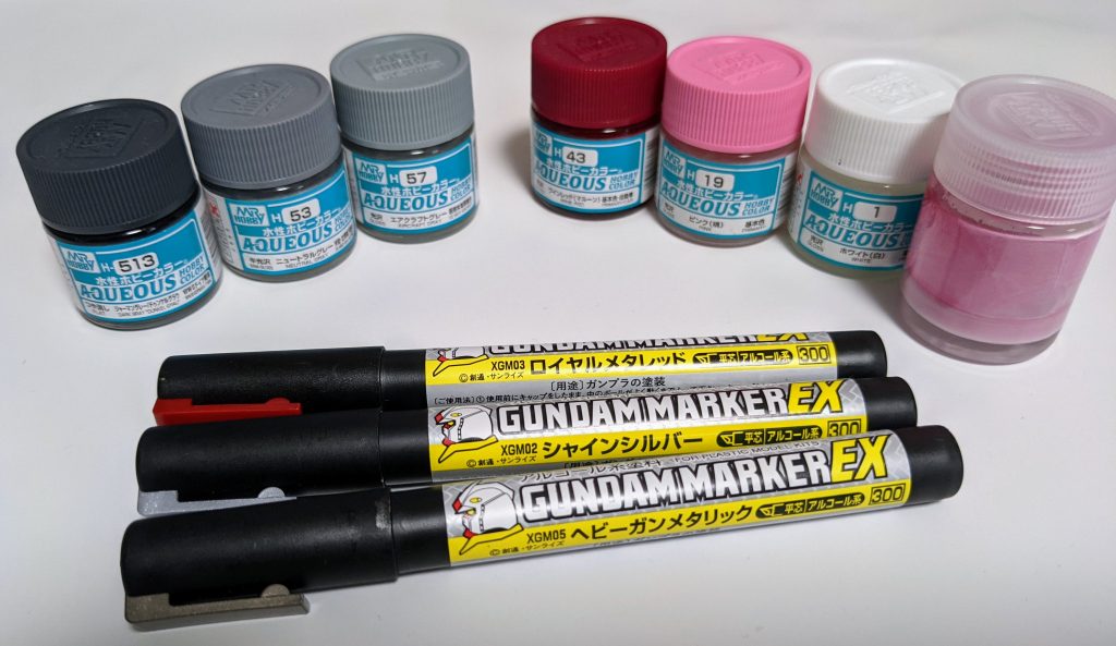 塗料は上記を使用。水性ホビーカラーにビビットなピンクが無かったので、ピンク・ワインレッド・ホワイトで調色。綺麗なピンクになって嬉しいです。