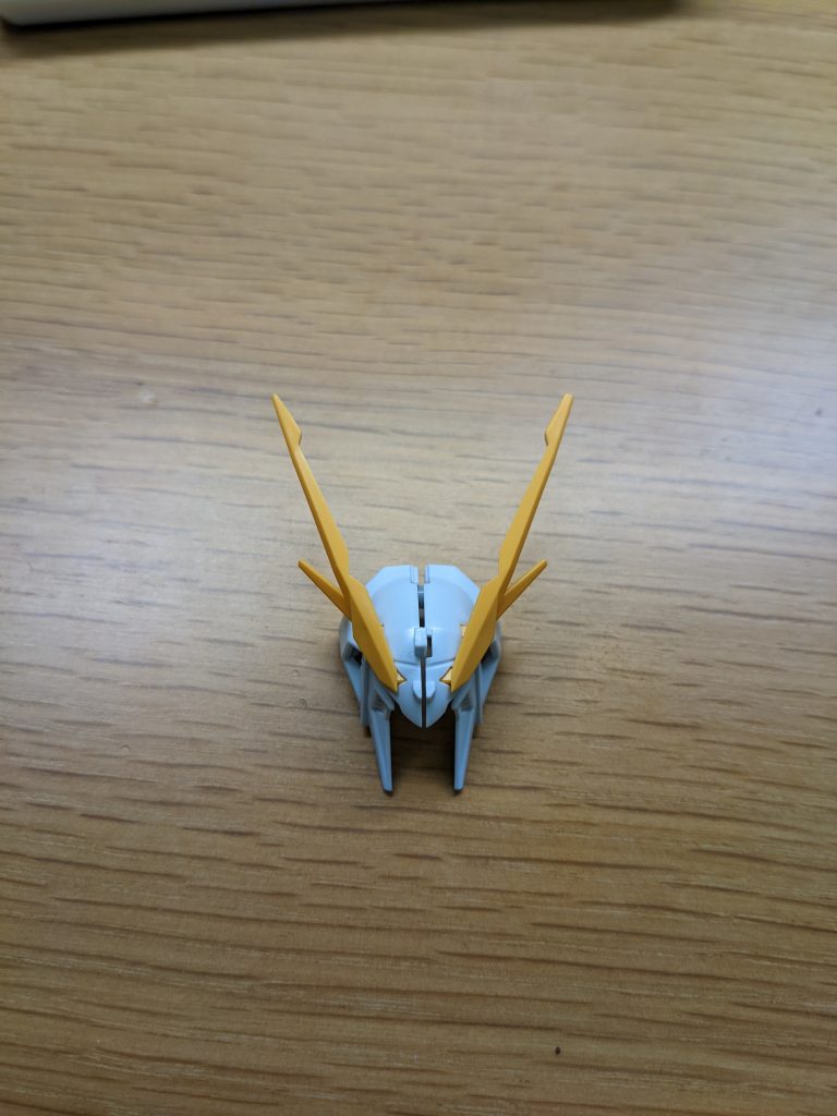 制作した際の工程を少しだけ...(っ･ω･)っ手を加えた箇所はあまりありませんが、アンテナのエッジを少し尖らせています(左側処理後)