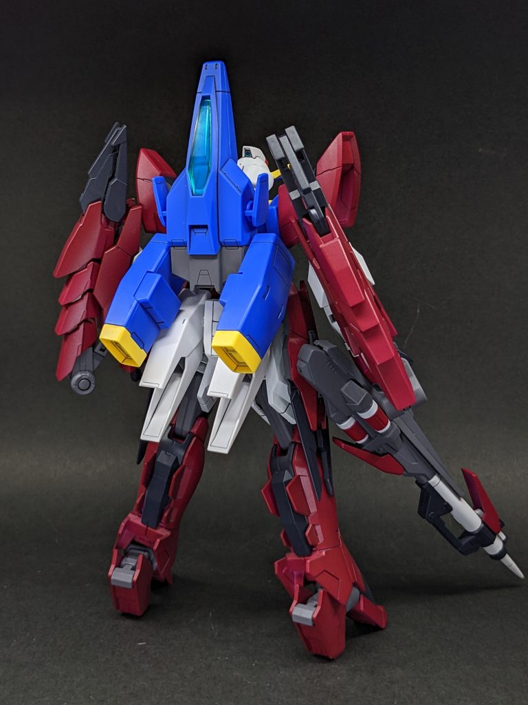 キットはAGE-3とリバーシブルガンダムを使用。AGE-3本体にリバーシブルガンダムの手足を付けただけの簡単改造です。パーツ同士干渉しまくって可動範囲がかなり狭いです 笑