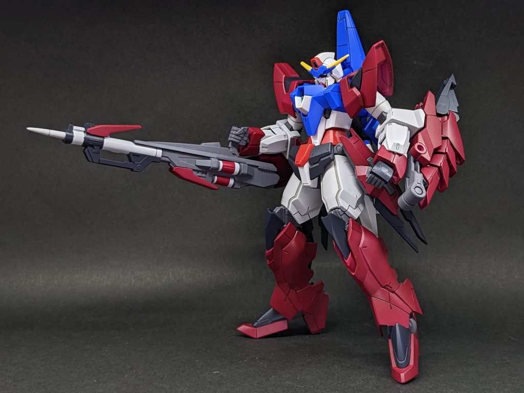 シグマシス・ニードルオリジナル武装。先端の針部分を射出して突き刺さったら爆破し、内部から破壊する事で周りへの被害を最小限に減らす事をコンセプトにした武器。パイルバンカーのように射出せずに打ち込む事も可能。バスターライフルとハイパーバズーカをベースにしています