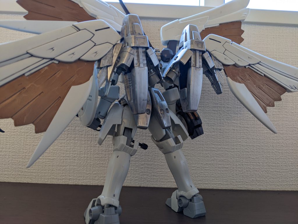 背面から見た図。全部開くと重心が安定して自立できます(笑)個人的にはこの状態のバックショットが結構好きです。