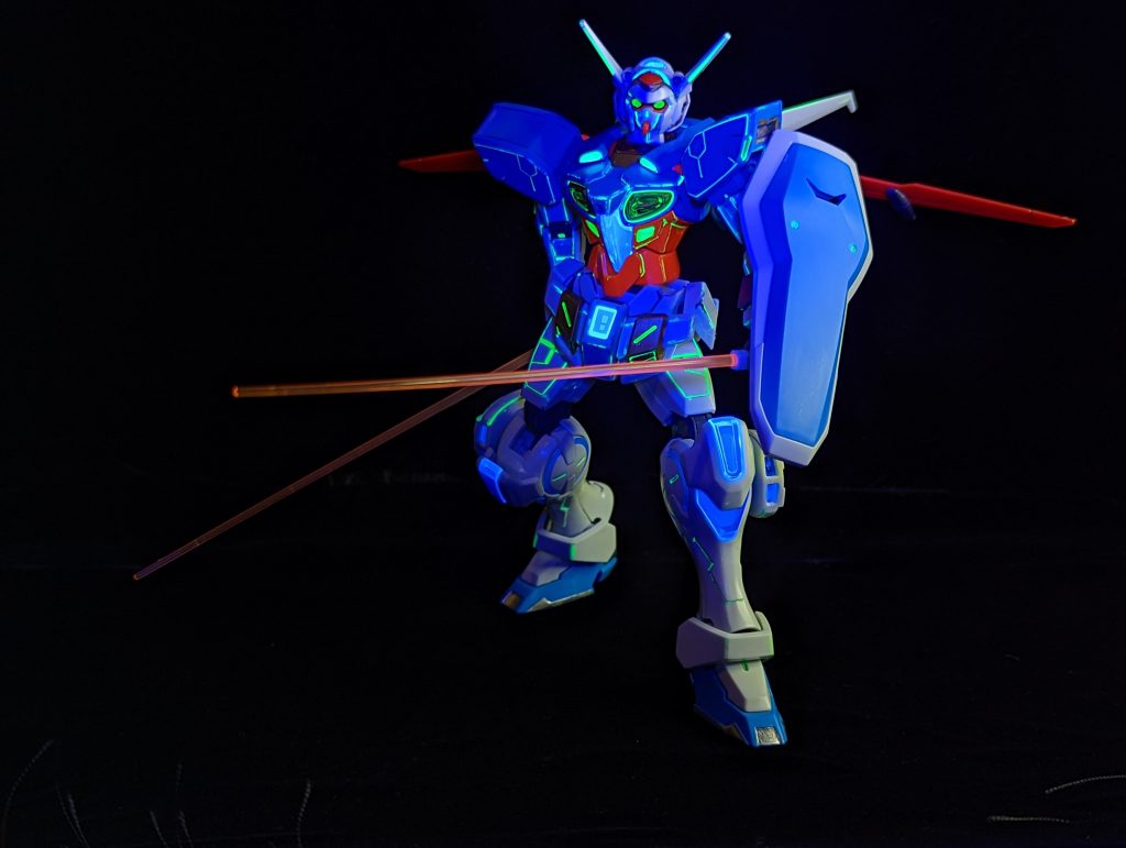 ブラックライトで照らしたところ。