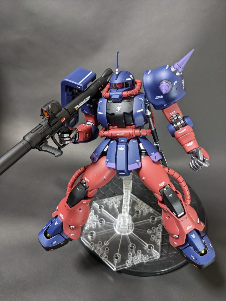 スパイクはビルダーズパーツ、モノアイやスコープ等は社外品に交換してます。